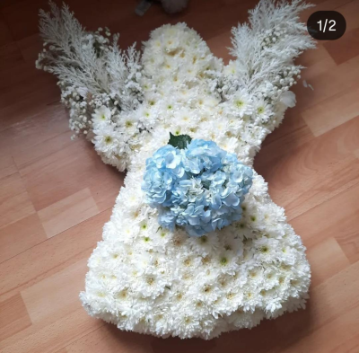 Angel Wing Tribute - Crafted with White chrysanthemums and baby blue hydrangea's
3 working day's required.
size:  height (24") width (17") Angel Wing Tribute - Crafted with White chrysanthemums and baby blue hydrangea's
3 working day's required.
size:  height (24") width (17")