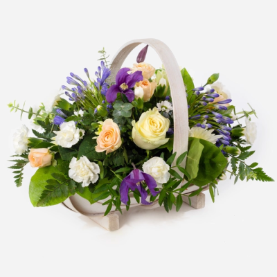 English Garden - A timeless English Garden basket with soft pastels and fresh greenery, inspired by the beauty of the countryside.