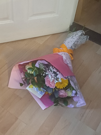 Gift Wrap of the day Florist Choice - Florist choice fresh bright mixed bouquet wrap, ideal for birthdays, thank you, get well, , just because.
Same day flower delivery in Hayes UB4 Southall Yeading, Hillingdon Harrow Northolt Uxbridge, Greenford Perivale Flowers Hayes -5 Star florist Burndell Way 0208 400 0066